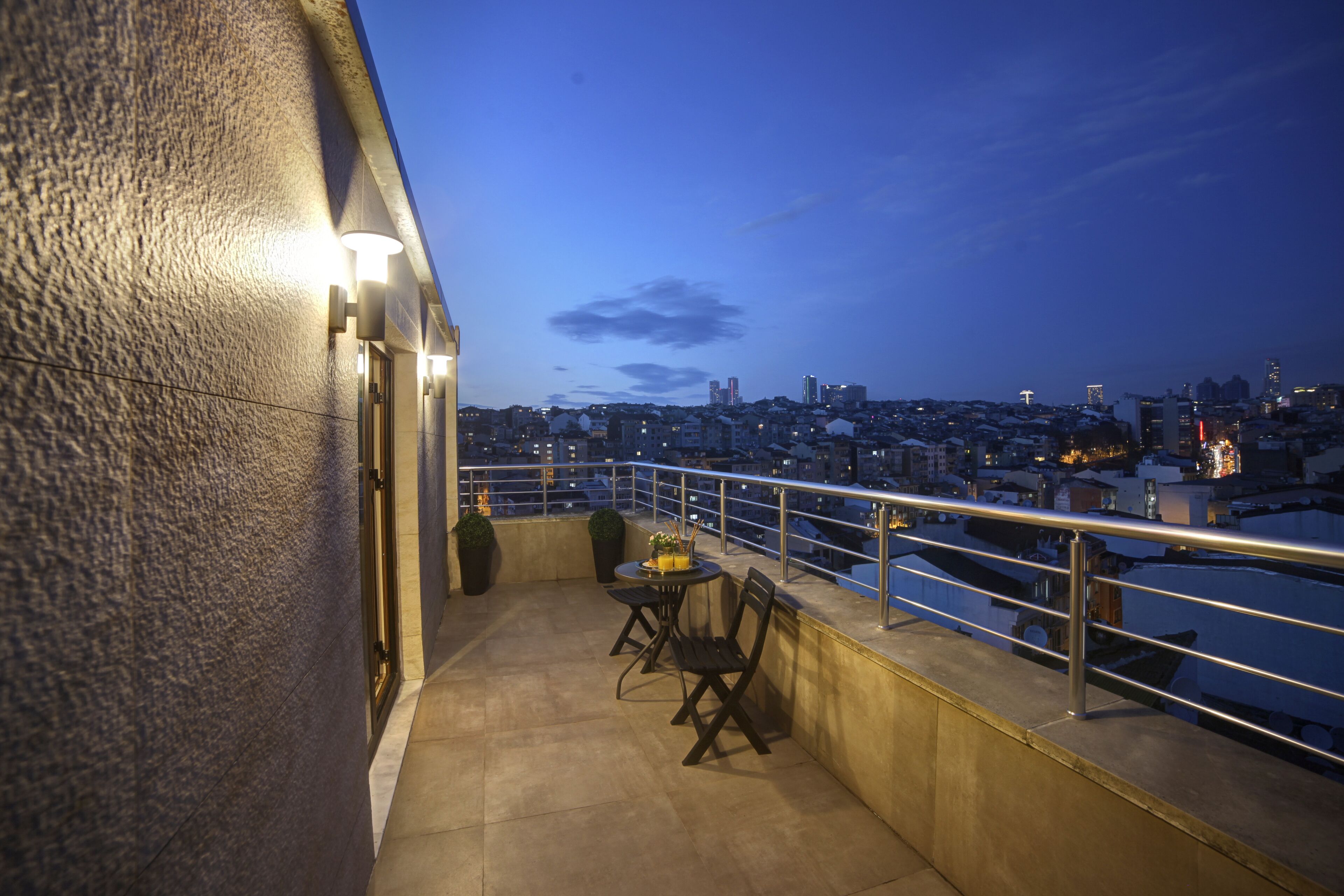 Photo - The Fox Hotel