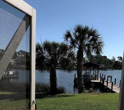 Private dock on the bay - 3 minute walk to the beach - Sleeps 9 - 3 bedrooms