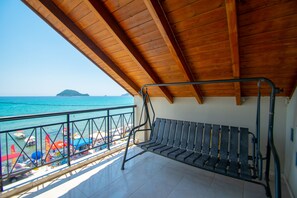 Cobertura, 2 quartos, de frente para a praia | Sacada