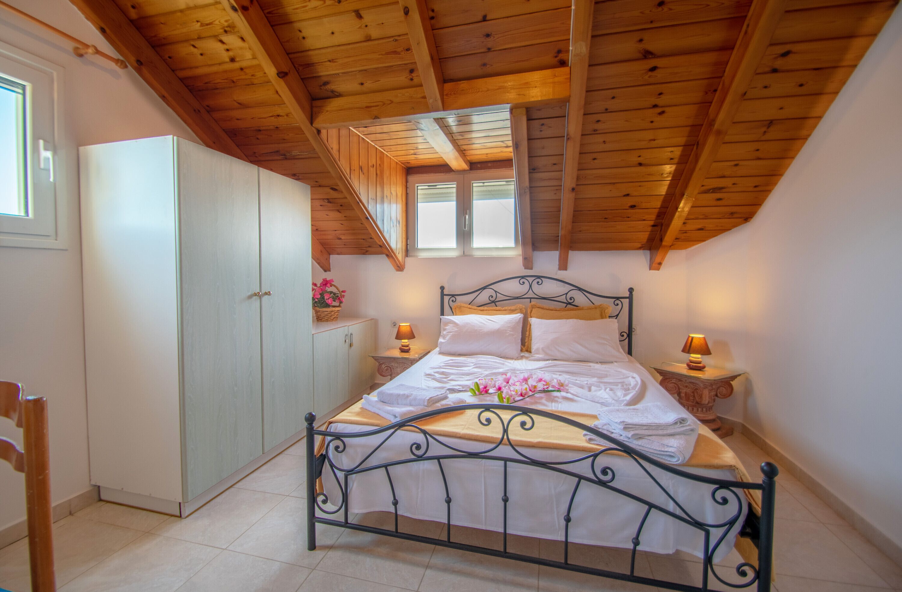 顶层房, 2 间卧室, 海滨 | 2 多间卧室、熨斗/熨衣板、免费婴儿床、免费 WiFi