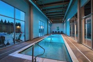 Una piscina cubierta