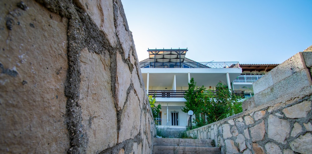 Paradiso Del Mare beachfront image