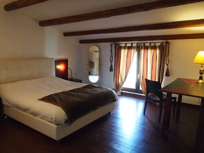 4 slaapkamers, een strijkplank/strijkijzer, wifi, beddengoed