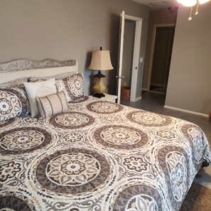 3 bedrooms, iron/ironing board, free WiFi, bed sheets