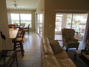 Smart TV, fireplace, stereo