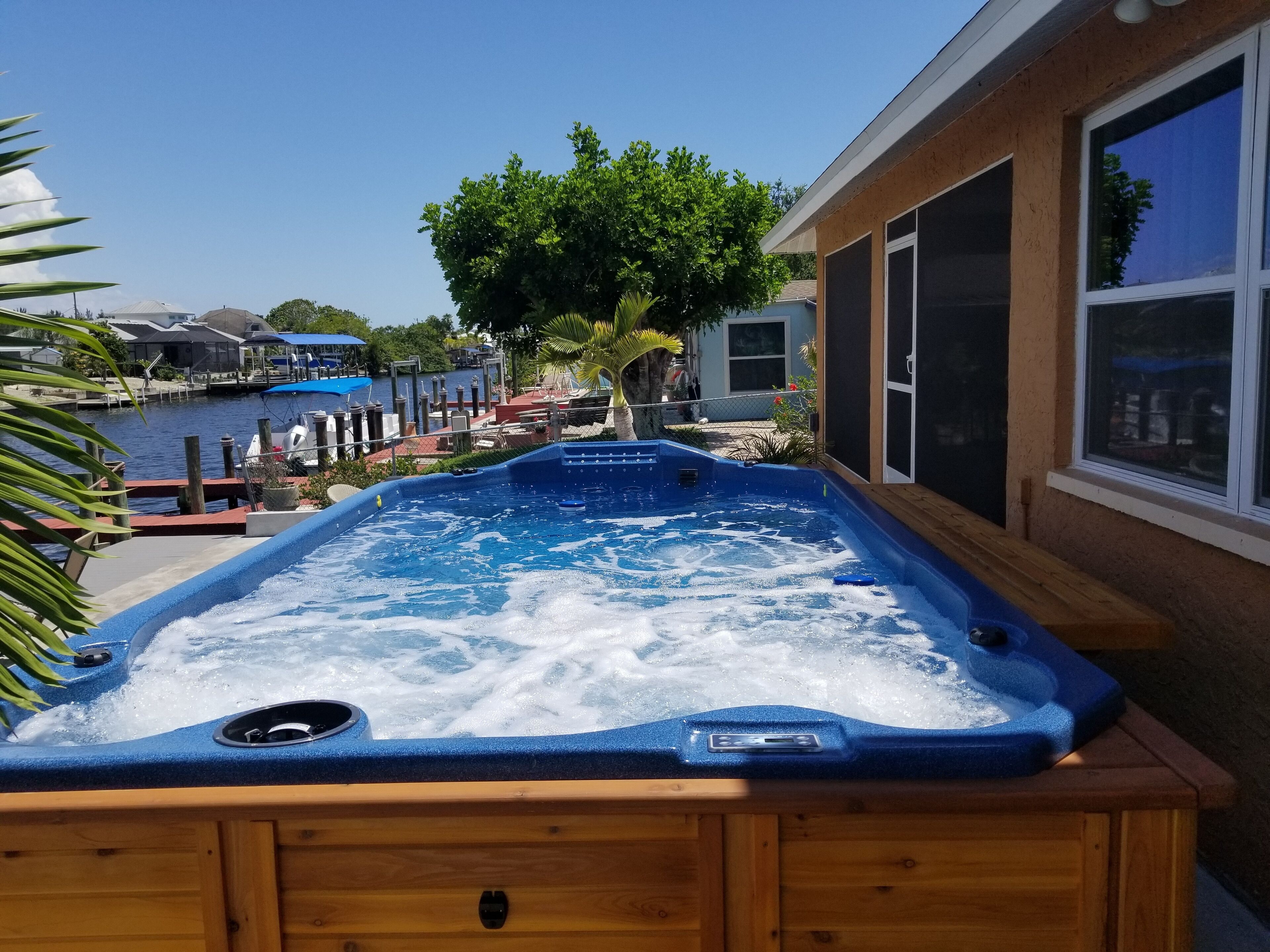 Tina de hidromasaje al aire libre