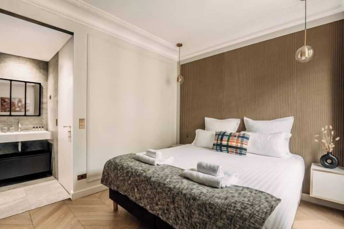 Premium bedding, pillowtop beds, in-room safe, blackout drapes