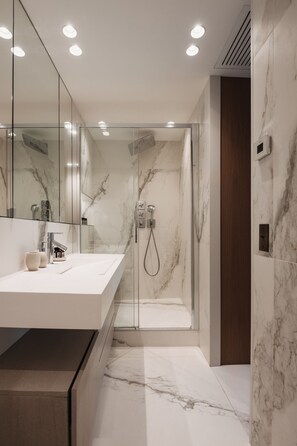 Bathroom -  HIGHSTAY - Luxury Serviced Apartments - Rue de Rivoli (Paris)