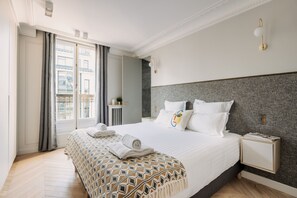 Rivoli II | Premium bedding, pillowtop beds, in-room safe, individually decorated -  HIGHSTAY - Luxury Serviced Apartments - Rue de Rivoli (Paris)