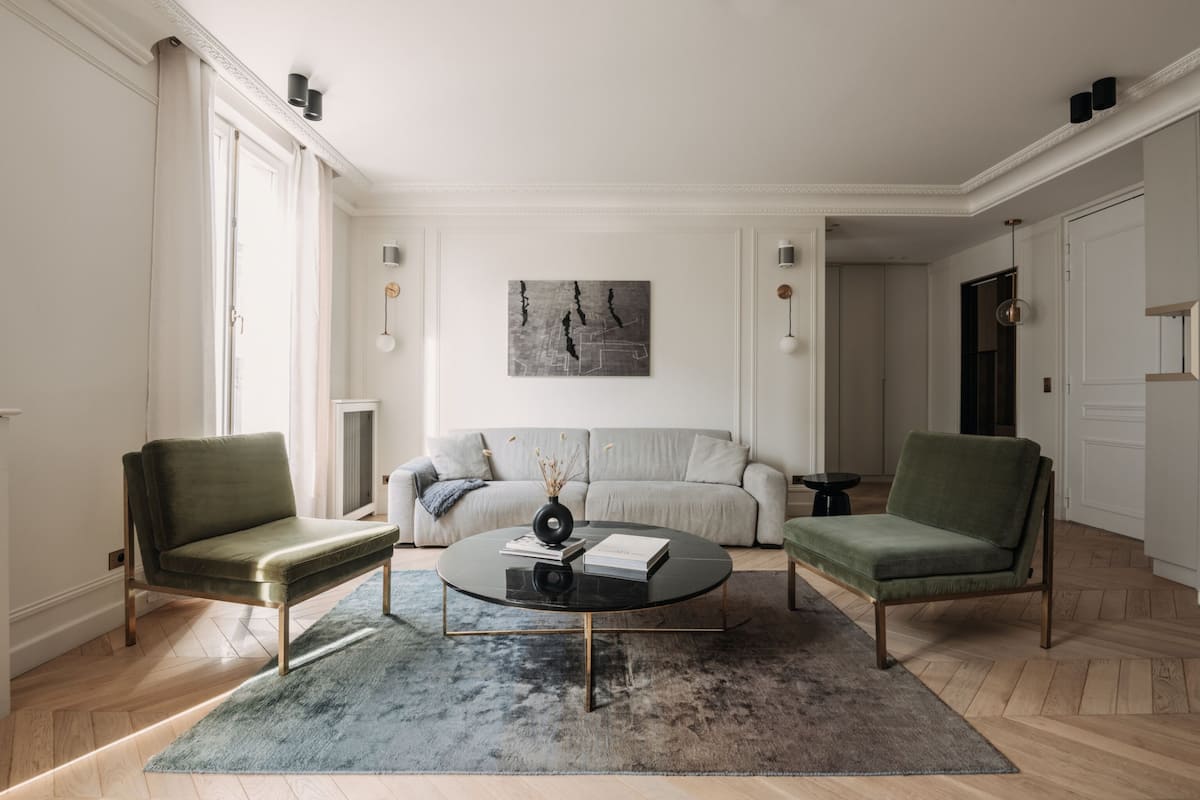 Rivoli II | Living area | 55-inch flat-screen TV with cable channels, TV, Netflix
