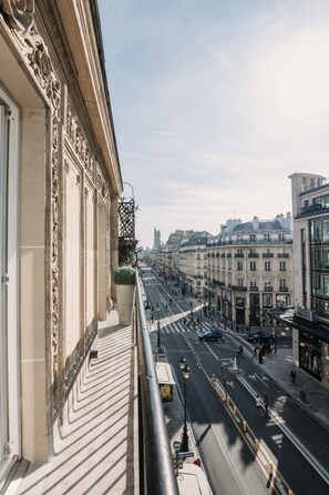 Terrace/patio -  HIGHSTAY - Luxury Serviced Apartments - Rue de Rivoli (Paris)