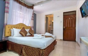 Egyptian cotton sheets, premium bedding, memory foam beds, desk - Milele Resort Nakuru (Nakuru)