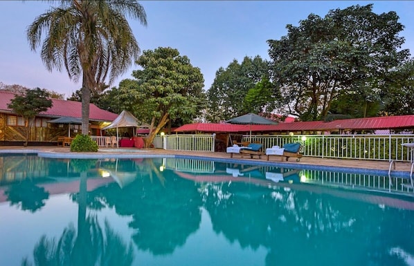 Outdoor pool - Milele Resort Nakuru (Nakuru)