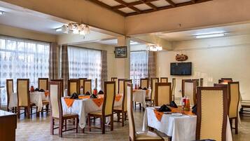 Breakfast, lunch, dinner served; local and international cuisine