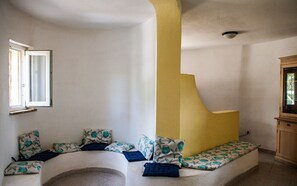 Appartement, 3 chambres | Coin séjour | Télévision à écran plat