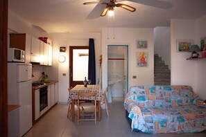 Apartment, 2 Schlafzimmer | Wohnbereich | Flachbildfernseher