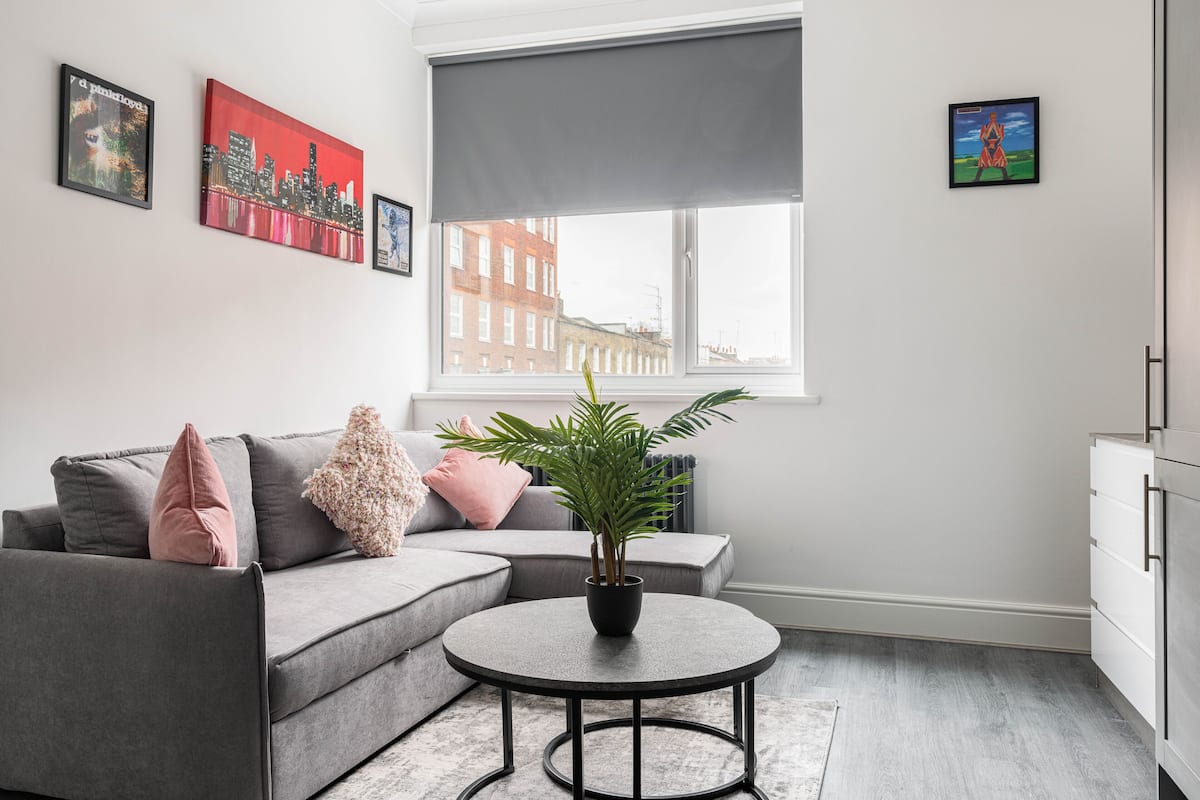 Superior Apartment, 1 Bedroom | Living area | 39-inch flat-screen TV with cable channels, TV