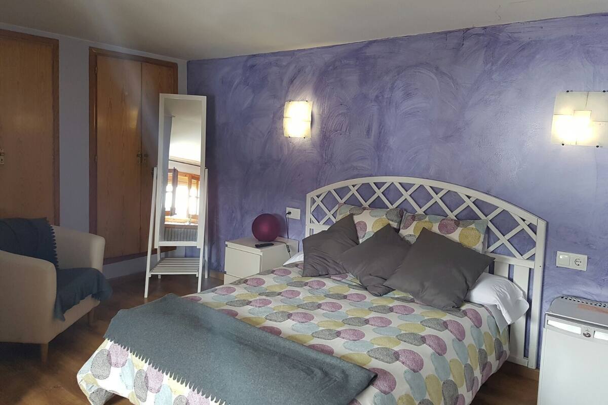 Suite (Lavanda) | Free cribs/infant beds, bed sheets