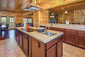 Fridge, microwave, oven, stovetop - Free Tickets | 2 Hot Tubs, Arcade, Fireplace, Parking, Easy Access for Buses (Gatlinburg)