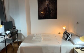 Double or Twin Room | 1 bedroom, individually furnished, desk, soundproofing - Restaurante y Hotel Puerta de Aranda (Aranda de Duero)