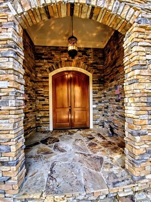 Exterior detail - Gated Reynolds Direct Lake & Golf Front home. Large private Dock. Wide water. (Greensboro)