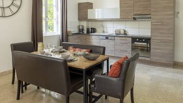 Réfrigérateur, four, plaque de cuisson, lave-vaisselle