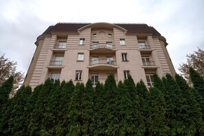 Front of property - Academ House - Hostel (Kyiv)