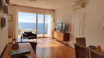 Smart-TV, DVD-Player, Bücher