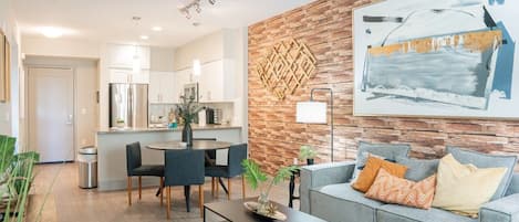 Smart TV, Netflix, streaming services, printers