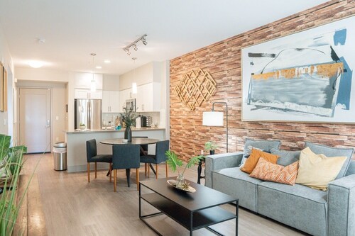 Resort-Style Condo 3 Miles to Disney