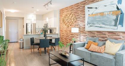 Resort-Style Condo 3 Miles to Disney