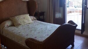Kamar Double Standar | Kedap suara, setrika/meja setrika, dan Wi-Fi gratis