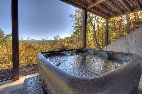 Outdoor spa tub
