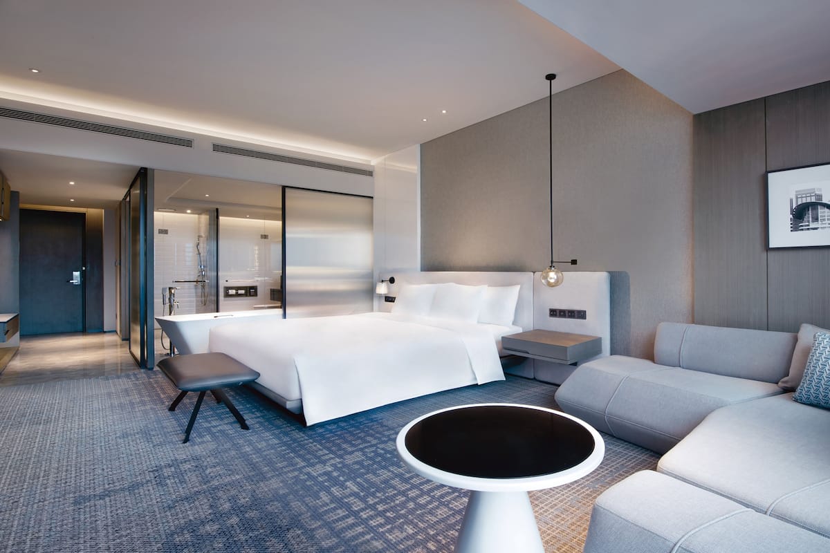 Standardrum - 1 kingsize-säng - tillgång till Club Lounge | Sängtillbehör av högsta kvalitet, duntäcken, bäddmadrasser och minibar