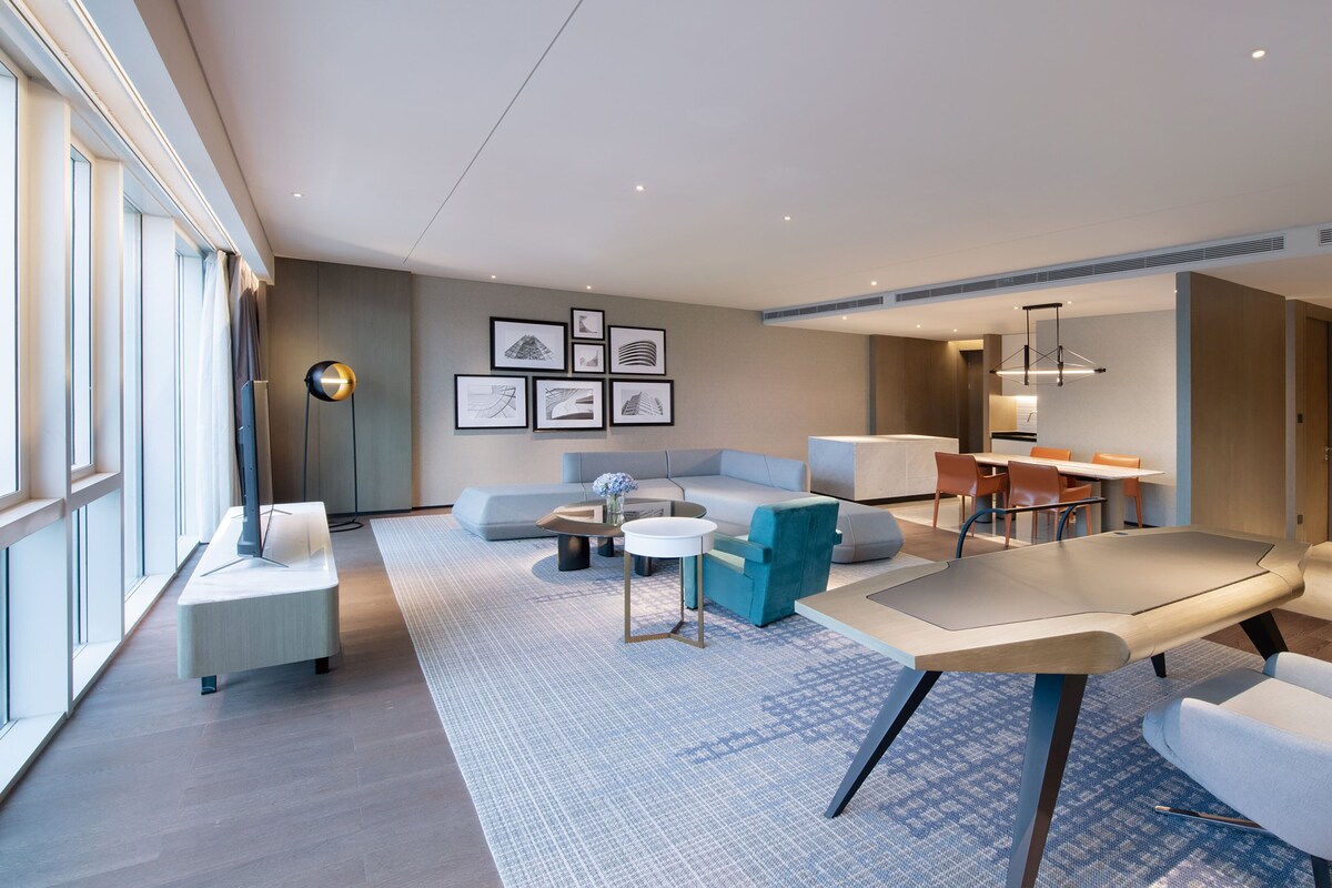 Suite | Premium bedding, down duvets, pillow-top beds, minibar