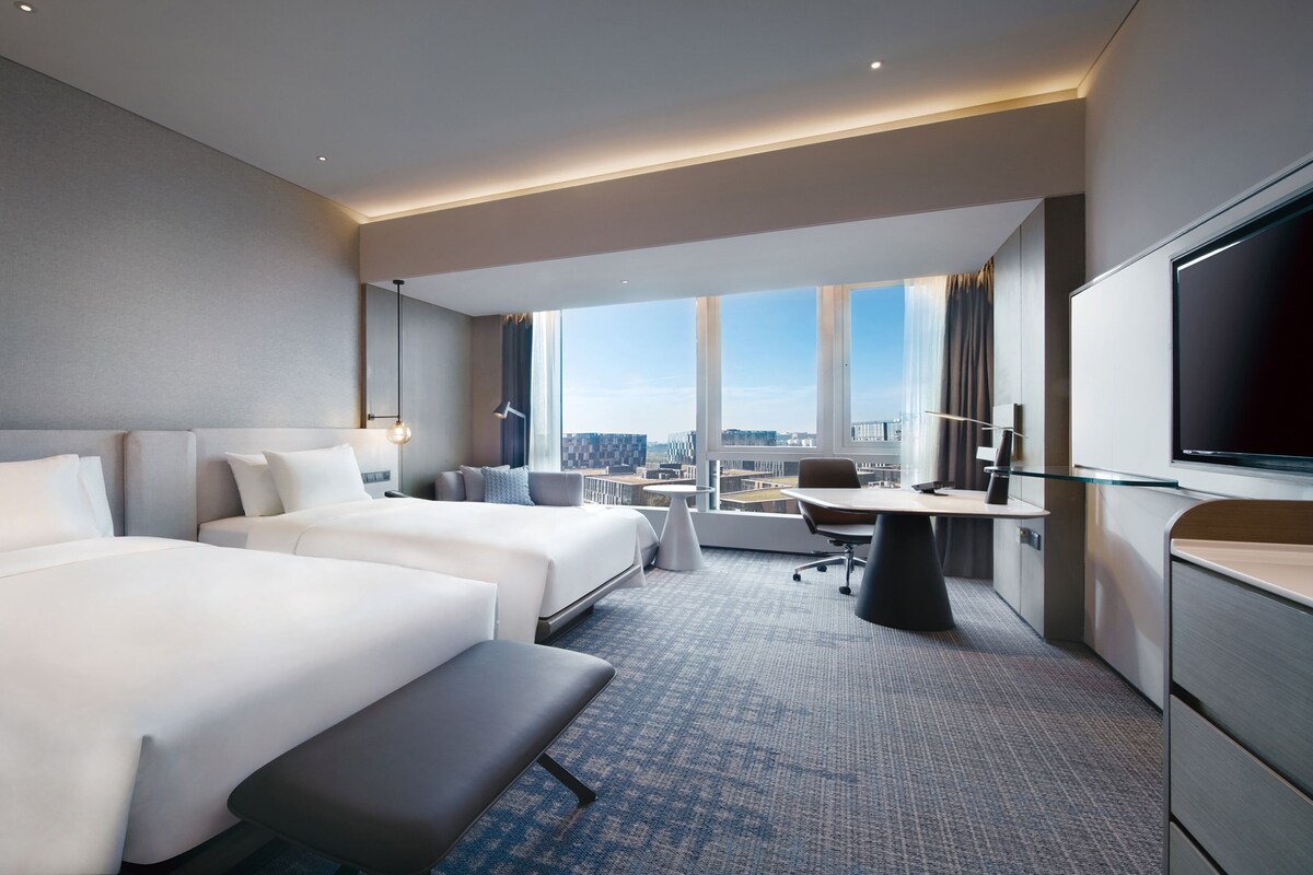 Premium bedding, down duvets, pillow-top beds, minibar