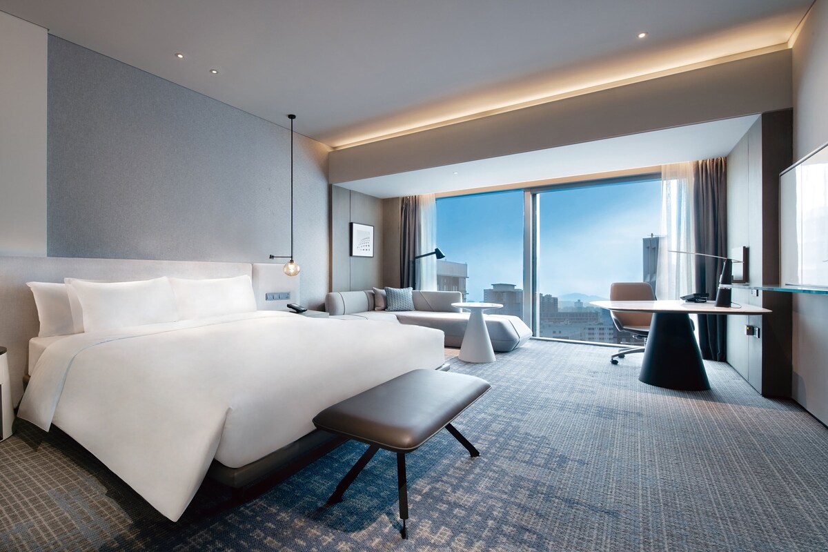 Premium bedding, down duvets, pillow-top beds, minibar