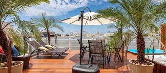 Penthouse with Terrace, BBQ and Pool - 4 Bedrooms