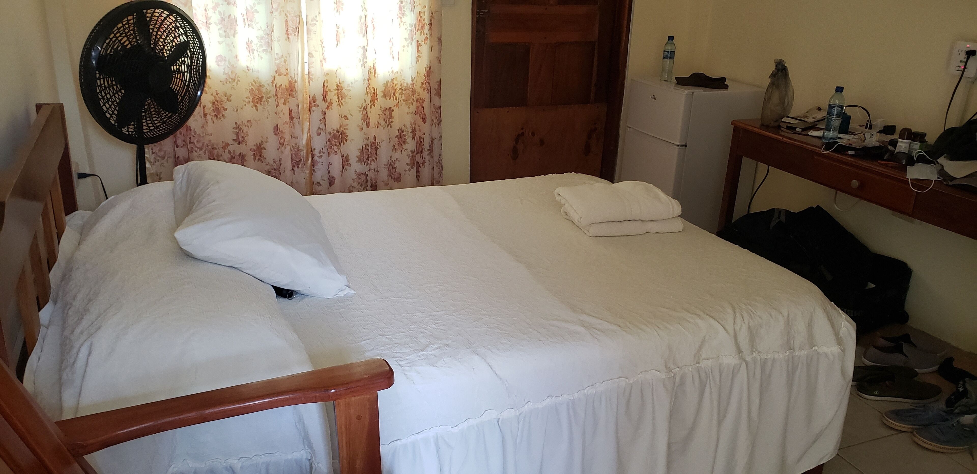 1 bedroom, pillow-top beds, minibar, desk