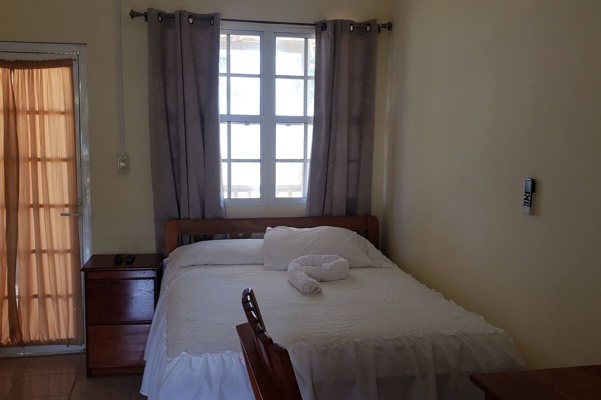 1 bedroom, pillow-top beds, minibar, desk