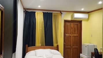 Standard Single Room, 1 Queen Bed | Pillowtop beds, minibar, desk, laptop workspace