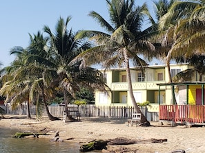 Playa privada, arena blanca, vóleibol de playa