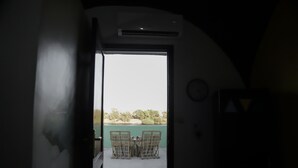 Egyptian cotton sheets, premium bedding, memory foam beds, in-room safe - Opal Private Nubian Hotel (Aswan)
