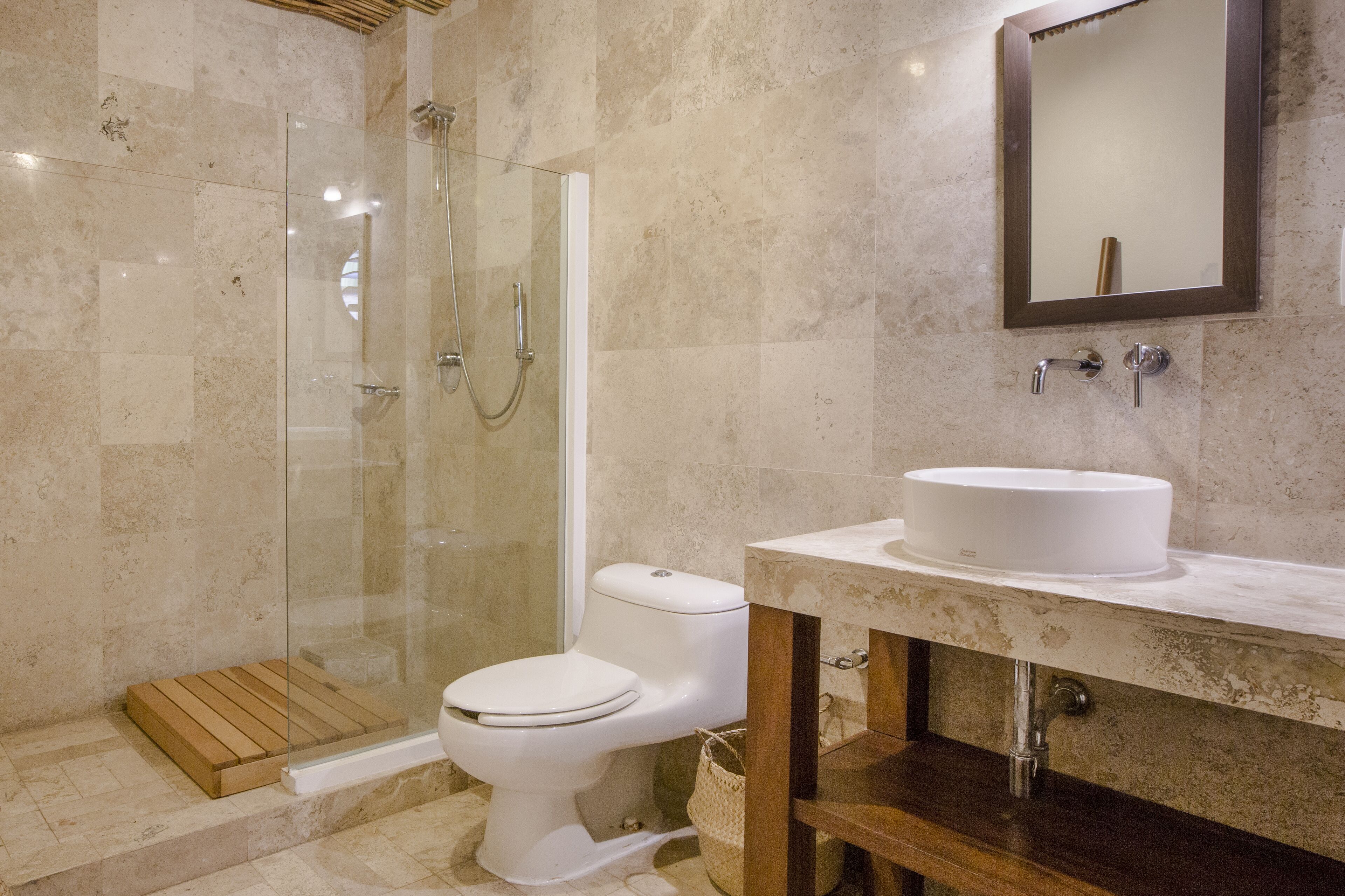 bed in 8-bed dormitory room | bathroom | shower, towels