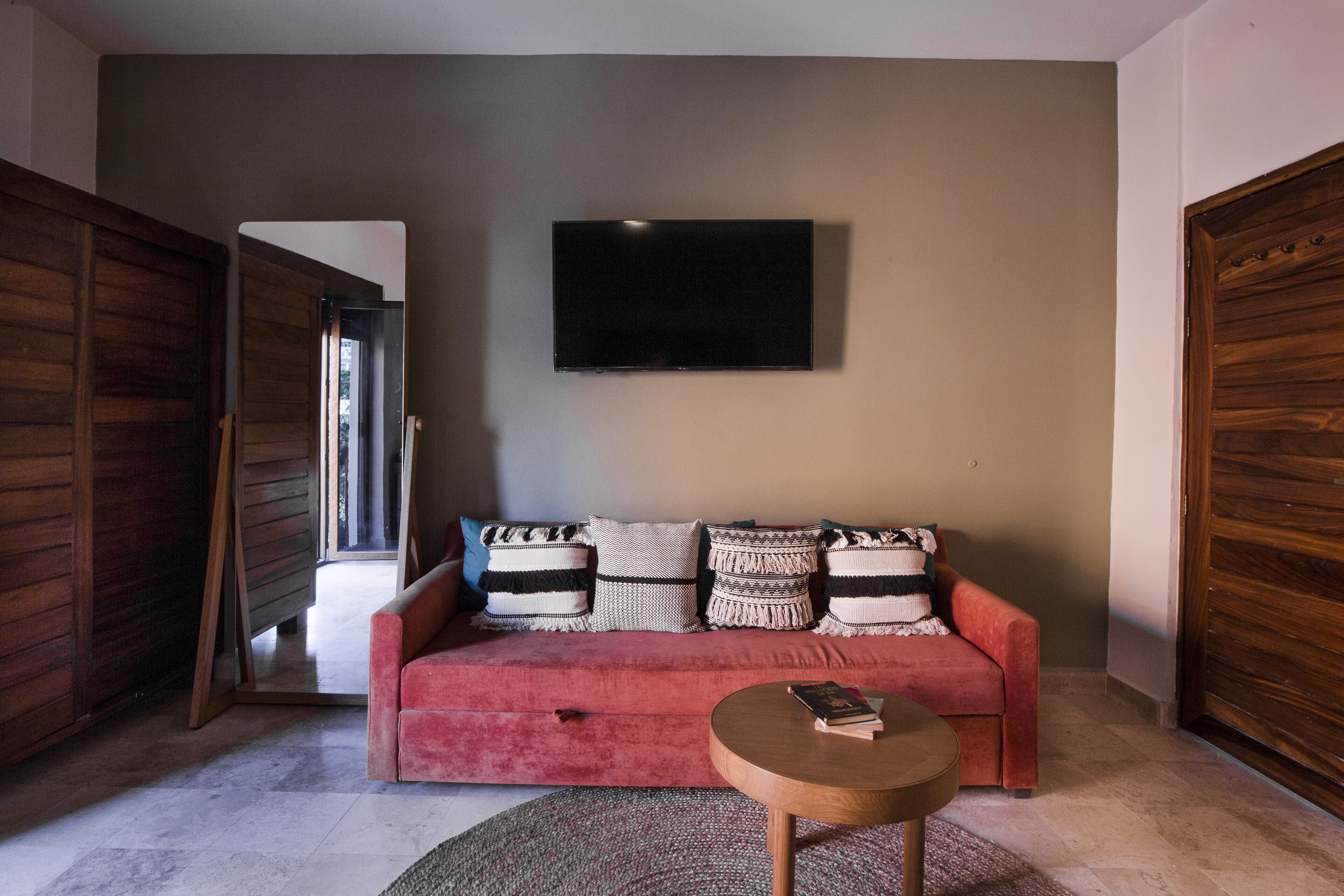 deluxe room | free wifi, bed sheets