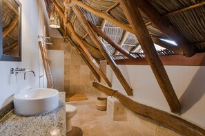 Bathroom | Shower, towels - Selina Sayulita (Sayulita)