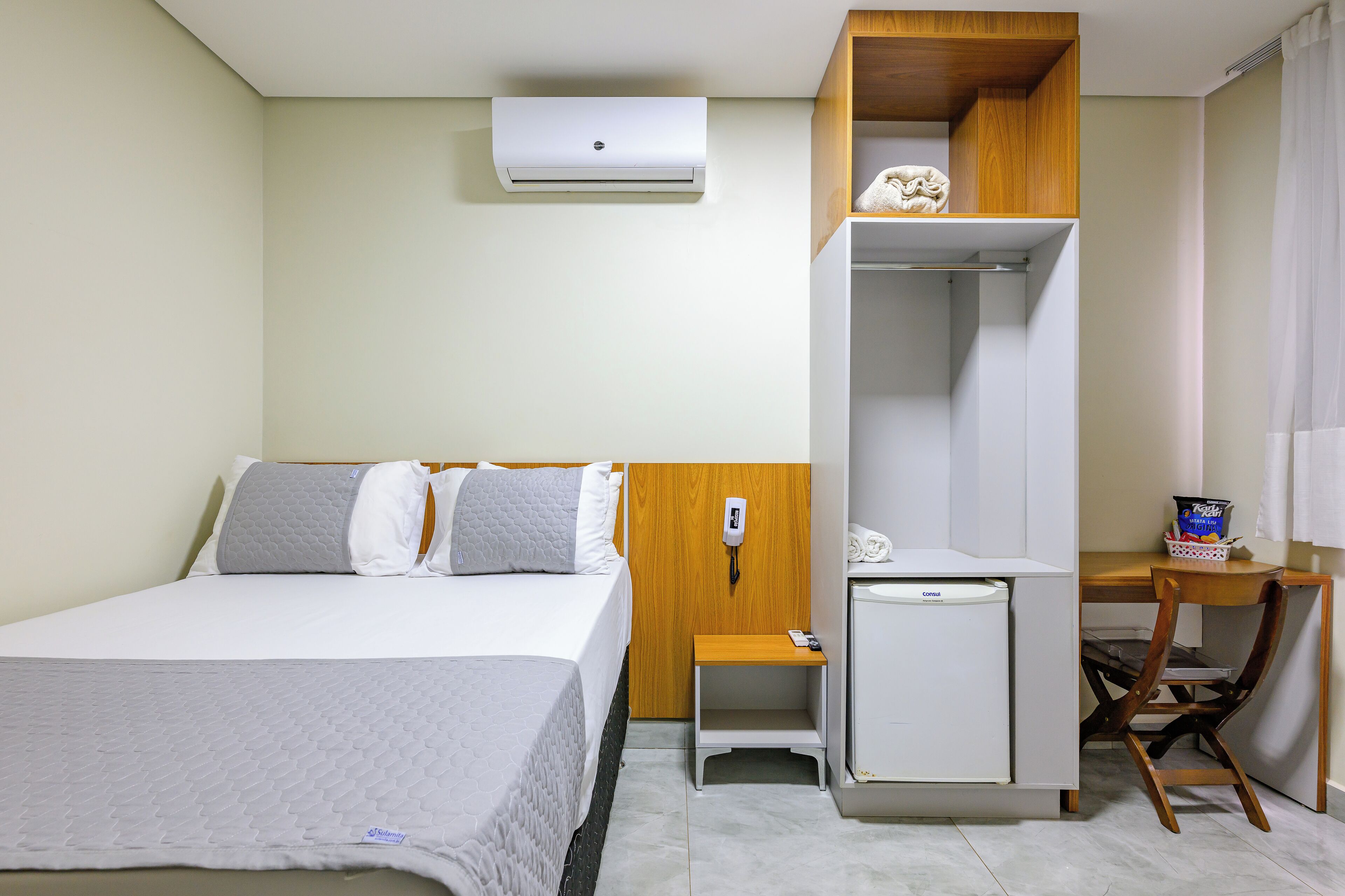 雙  人房 | 迷你吧、隔音、免費 Wi-Fi、床單