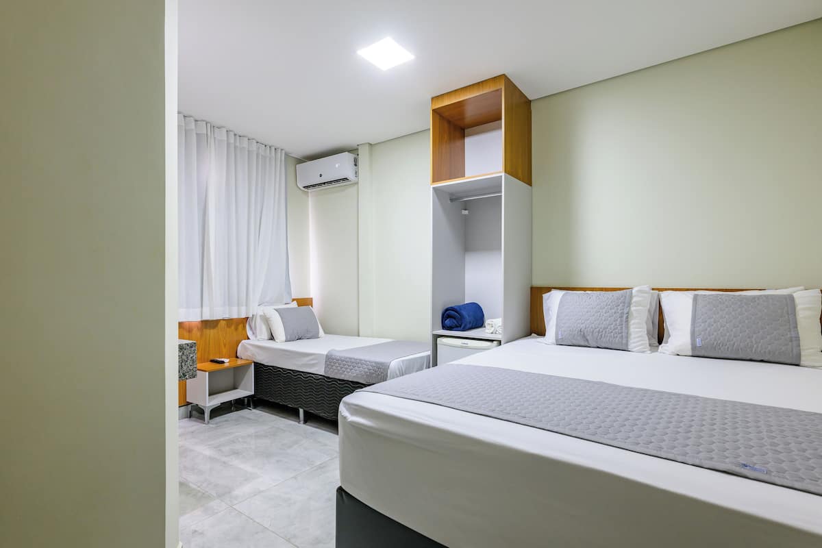 Chambre Triple (1 Double bed + 1 Single bed) | Minibar, chambres insonorisées, Wi-Fi gratuit, draps fournis