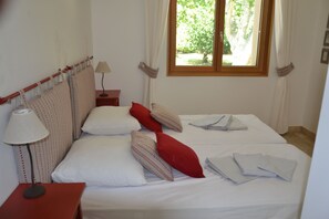 3 bedrooms, iron/ironing board, travel crib, free WiFi - Apartment Clémentine (120M2) 3 bedrooms 2 bathrooms - sleeps 6 (Avignon)