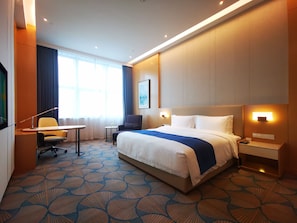 Deluxe Room (Premier) | 1 bedroom, minibar, in-room safe, desk